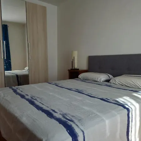 Apartment Centre, Proche