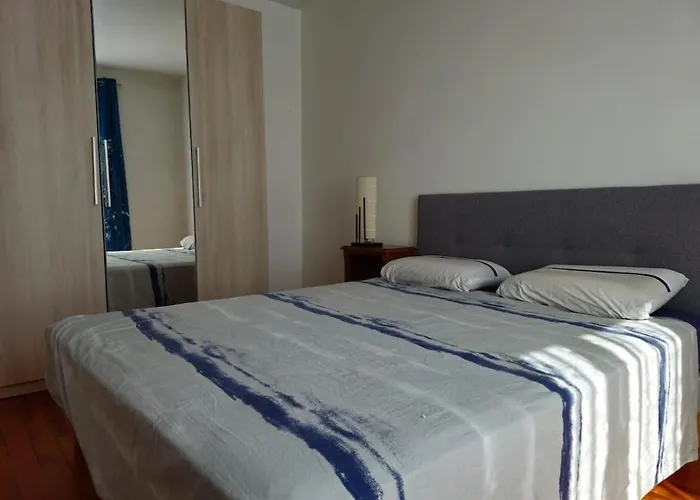 Apartment Centre, Proche